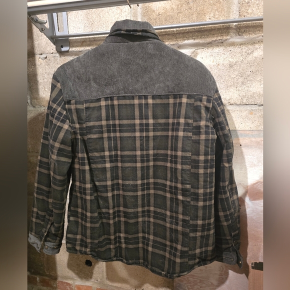 Snappy Shacket - Picture 2 of 7